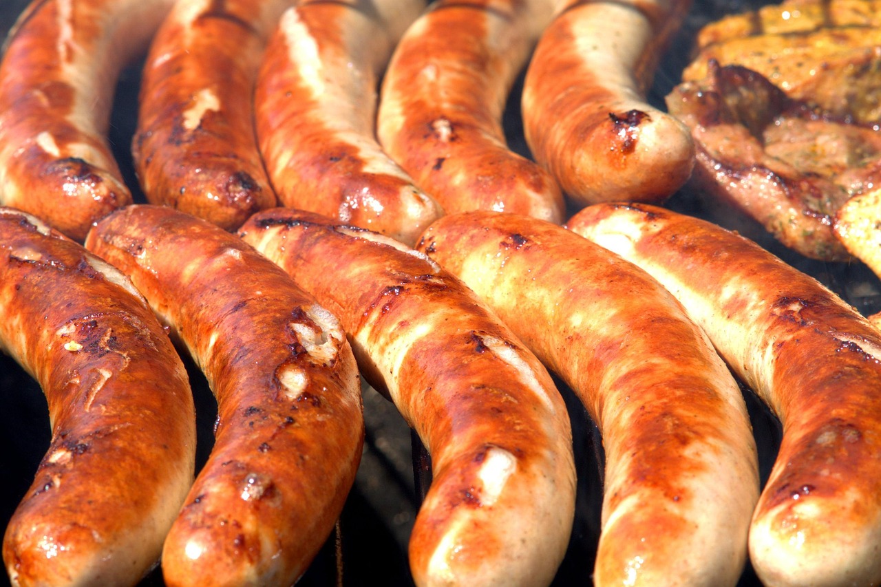sausages-3524649_1280 https://pixabay.com/users/webandi-1460261/?utm_source=link-attribution&utm_medium=referral&utm_campaign=image&utm_content=3524649